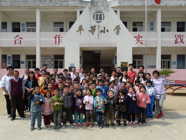 情系大别山，书香伴成长----社会事业系首个爱心书屋建成